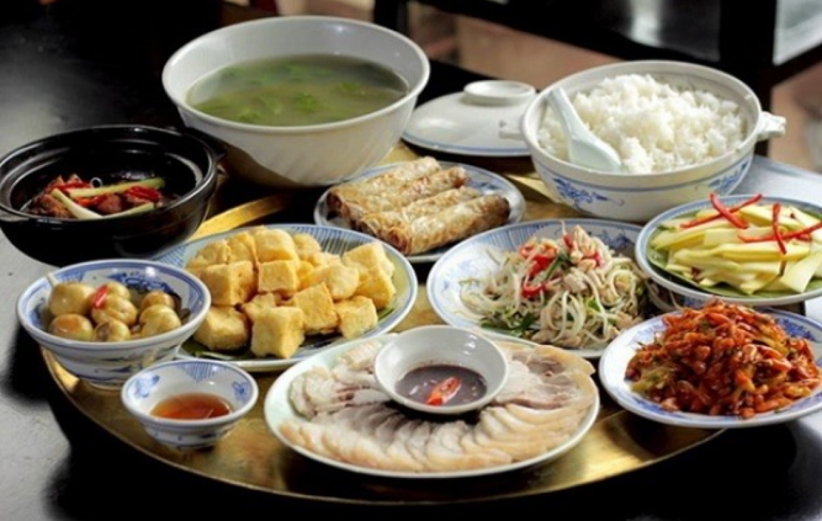 Bữa ăn trong gia đình nên có đầy đủ dinh dưỡng. Ảnh: Sức khỏe đời sống. Ảnh KT