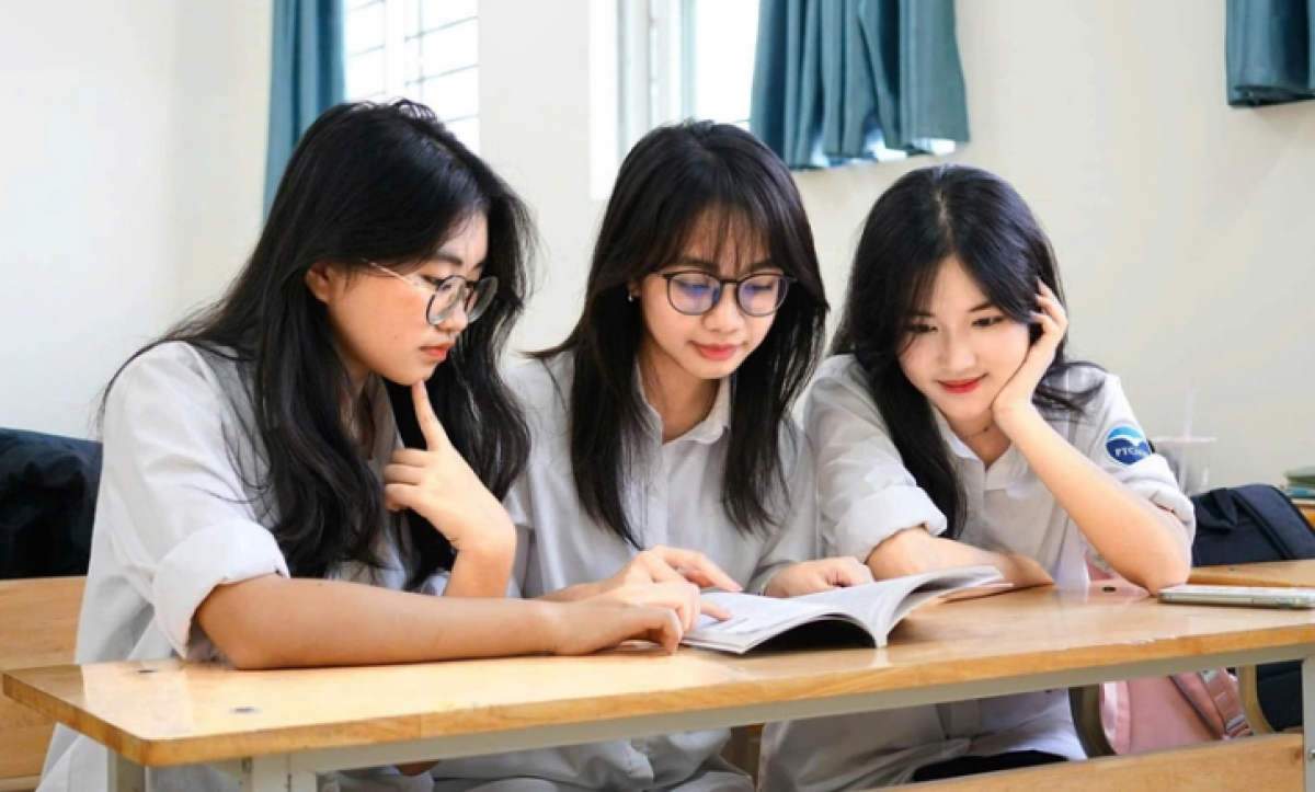 Học sinh trường THPT chuyên Ngoại ngữ. Ảnh: Fanpage nhà trường