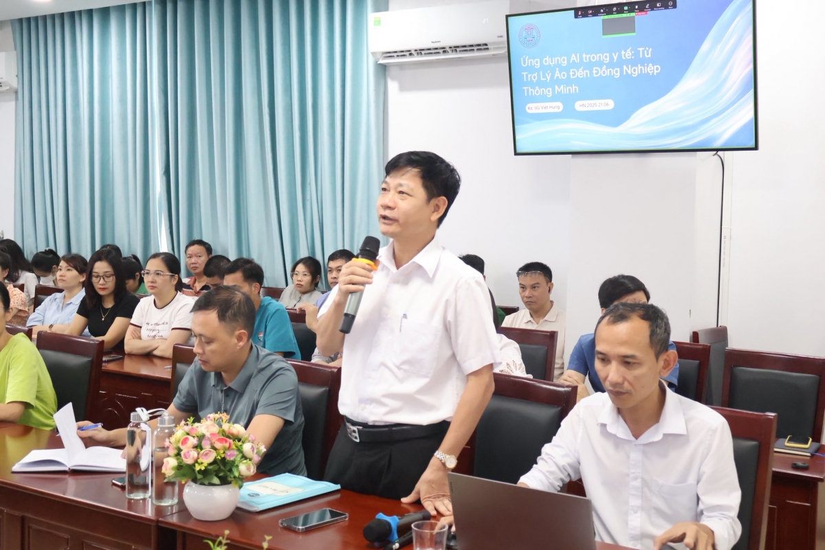 BVĐK Ba Vì đào tạo về ứng dụng công nghệ AI cho cán bộ, nhân viên y tế. Ảnh: Fanpage BV
