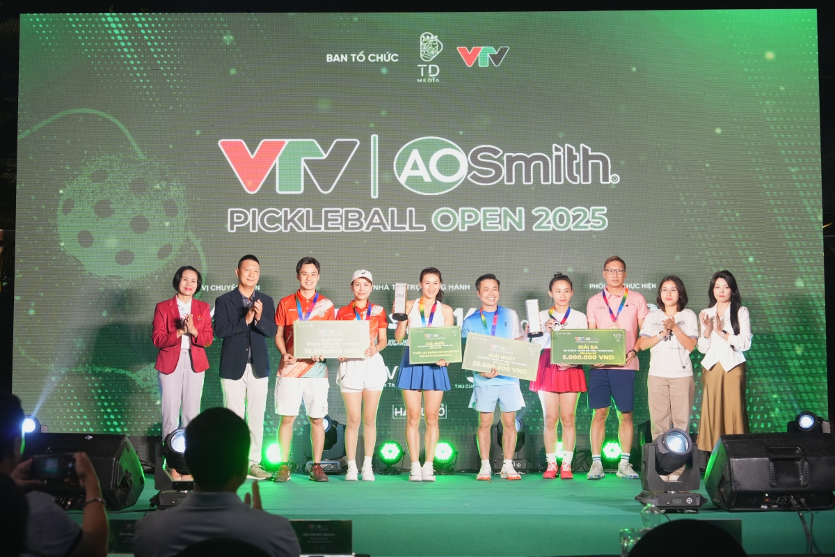 BTC trao thưởng cho các VĐV đoạt giải tại VTV A.O. SMITH Pickleball Open (ảnh: BTC)