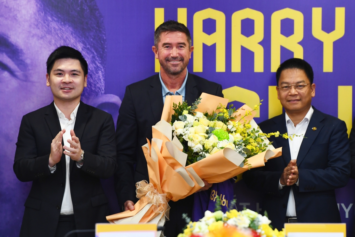 HLV Harry Kewell bày tỏ sự tự tin khi đối mặt với những thách thức tại Hanoi FC (ảnh: CLB)