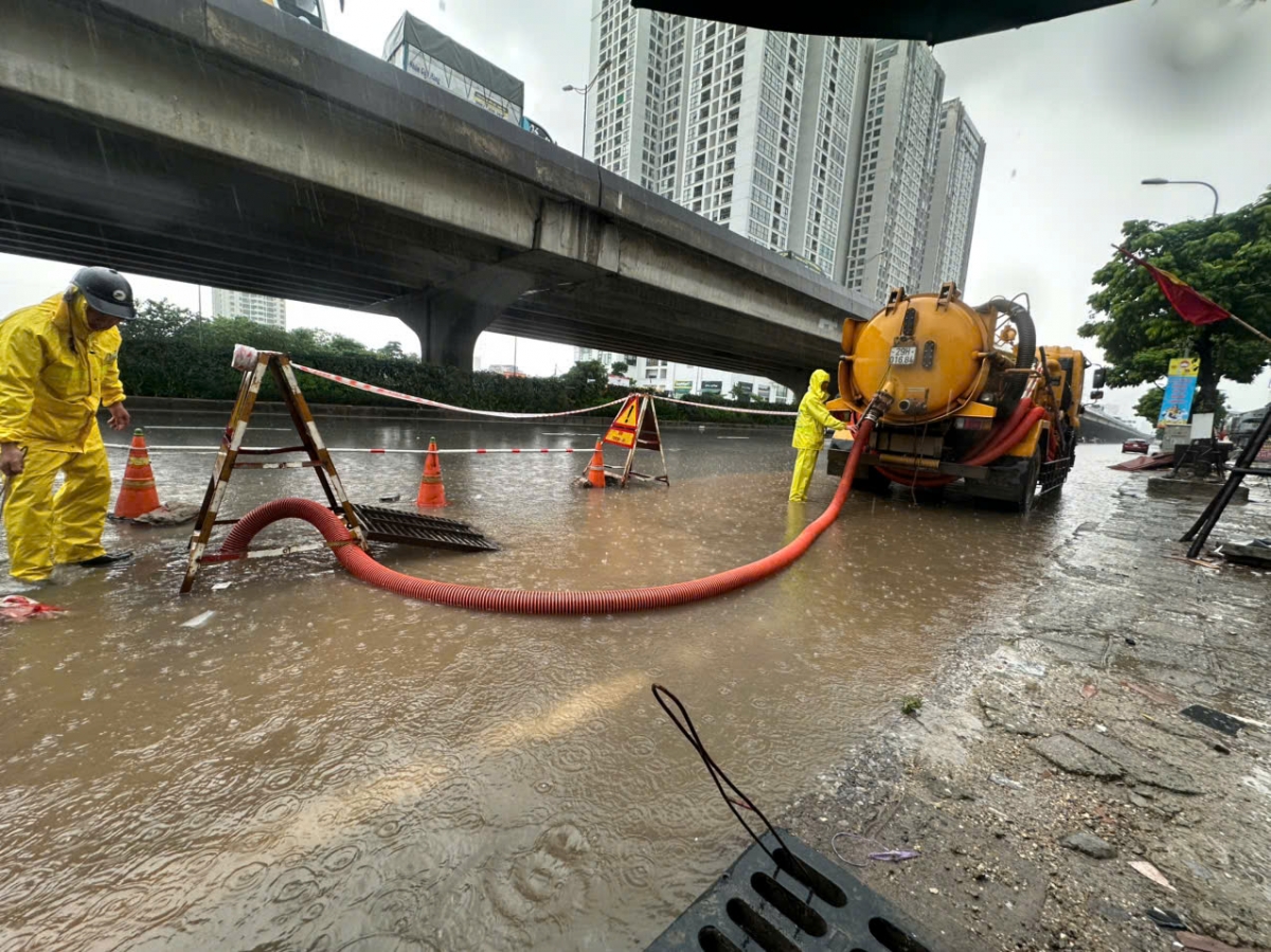 Thoát nước trên đường Nguyễn Xiển (Ảnh: đơn vị cung cấp)