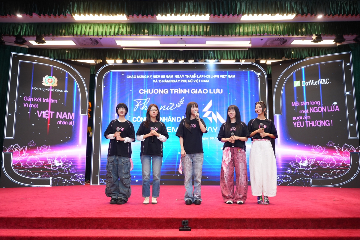 ... biểu diễn tại chương trình giao lưu