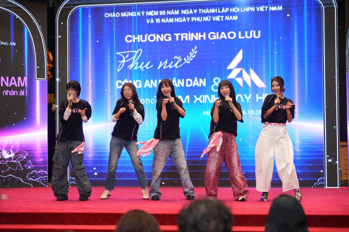 Các nghệ sĩ tham gia Em xinh say hi...