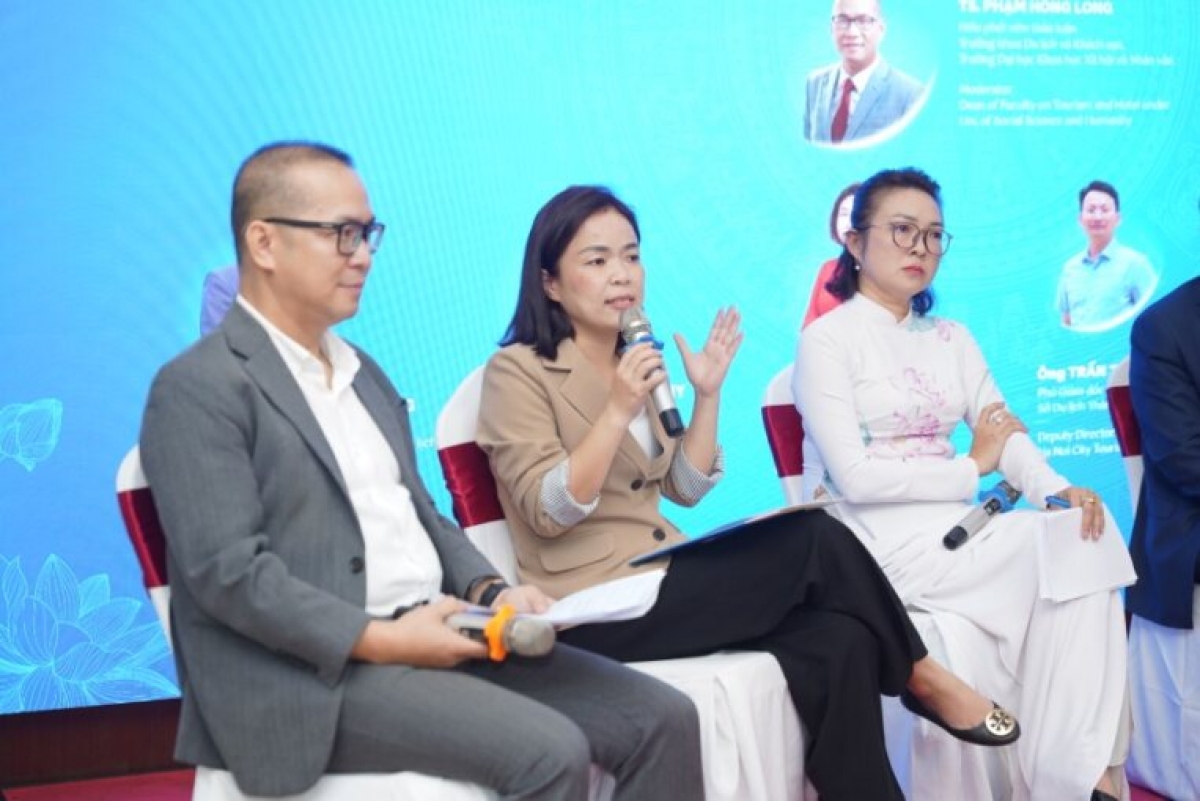 Bà Huỳnh Thị Mai Thy - Giám đốc Traveloka Việt Nam (giữa). Ảnh: Traveloka