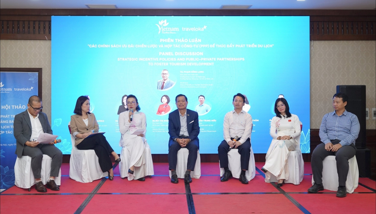 Các đại biểu chia sẻ tại Phiên thảo luận "Các chính sách ưu đãi chiến lược và Hợp tác công - tư (PPP) để thúc đẩy phát triển du lịch". Ảnh: Traveloka