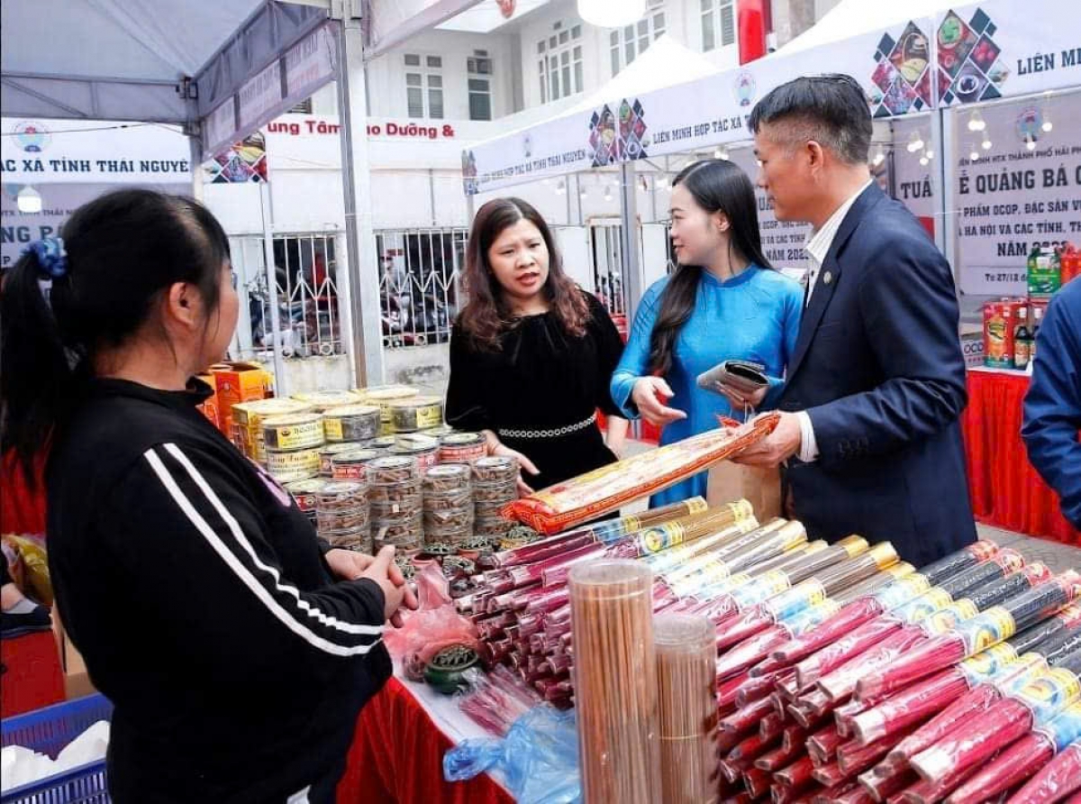 Sản phẩm hương từ HTX sản xuất hương làng nghề Xà Cầu, Quảng Phú Cầu, xã Ứng Thiên, Hà Nội có mặt tại những hội chợ lớn nhỏ (Ảnh: NVCC)