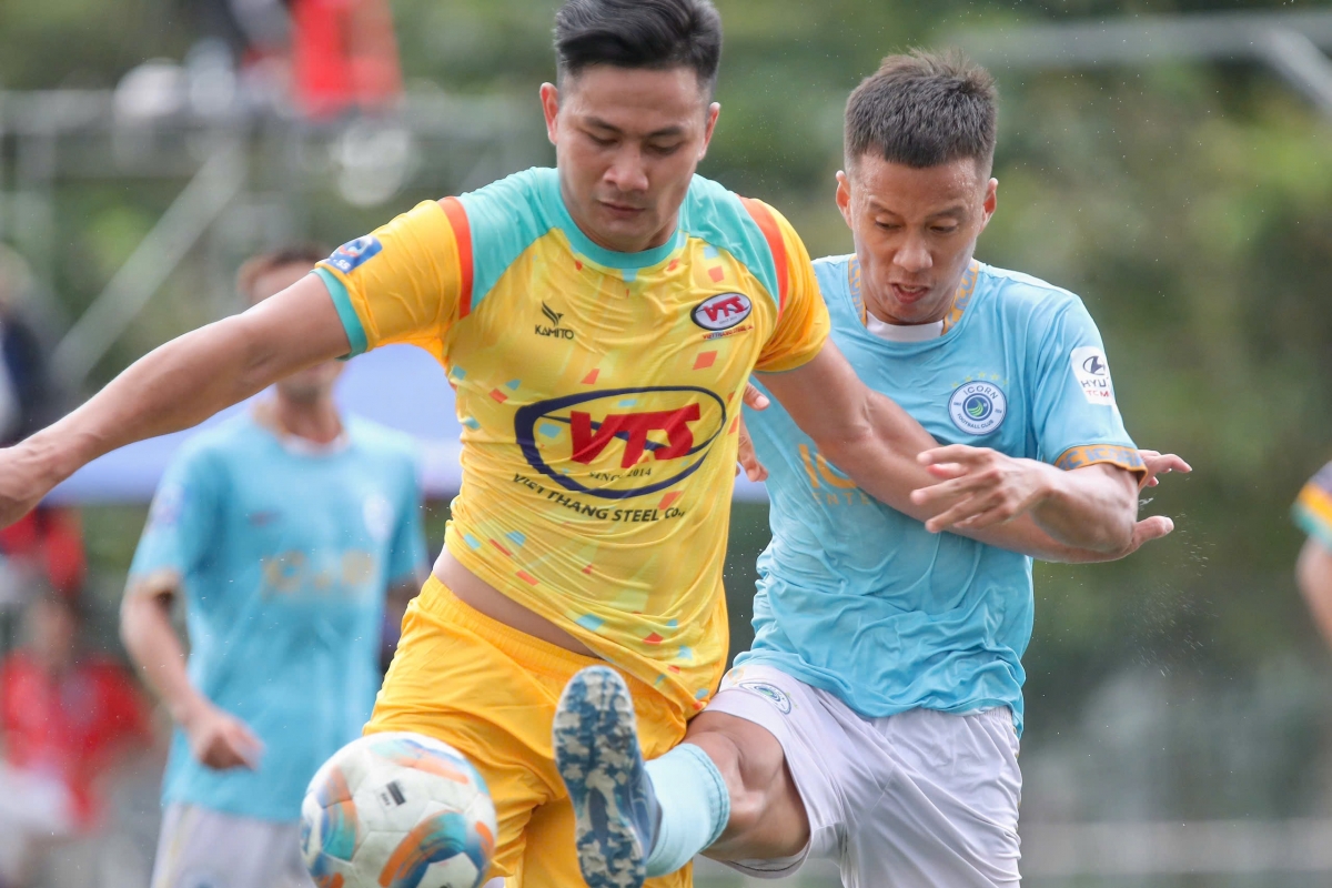 Thép Việt Thắng (vàng) ghi 6 bàn vào lưới tân binh ICORN (ảnh: Vietfootball)
