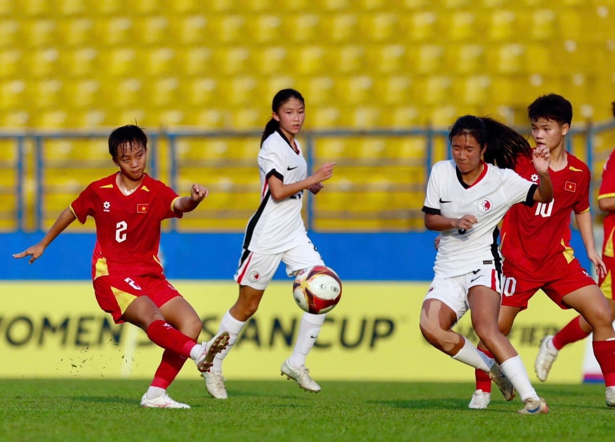 Trận đấu diễn ra gay cấn giữa hai đội tuyển trong những phút đầu trận (Ảnh VFF)