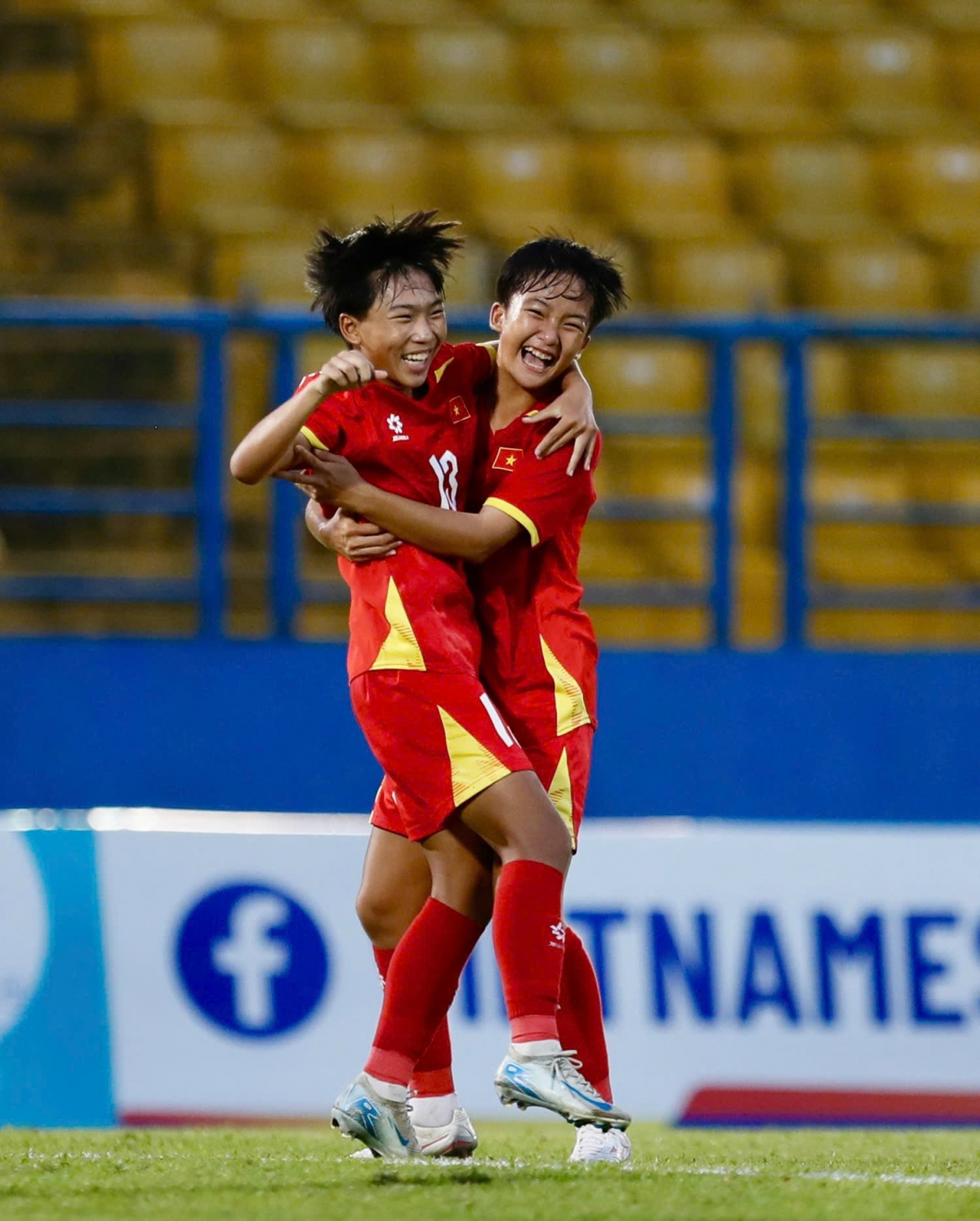 Bàn thắng của Hải Yến (số 13) giúp các cầu thủ U17 nữ Việt Nam thi đấu đầy tự tin (Ảnh VFF)