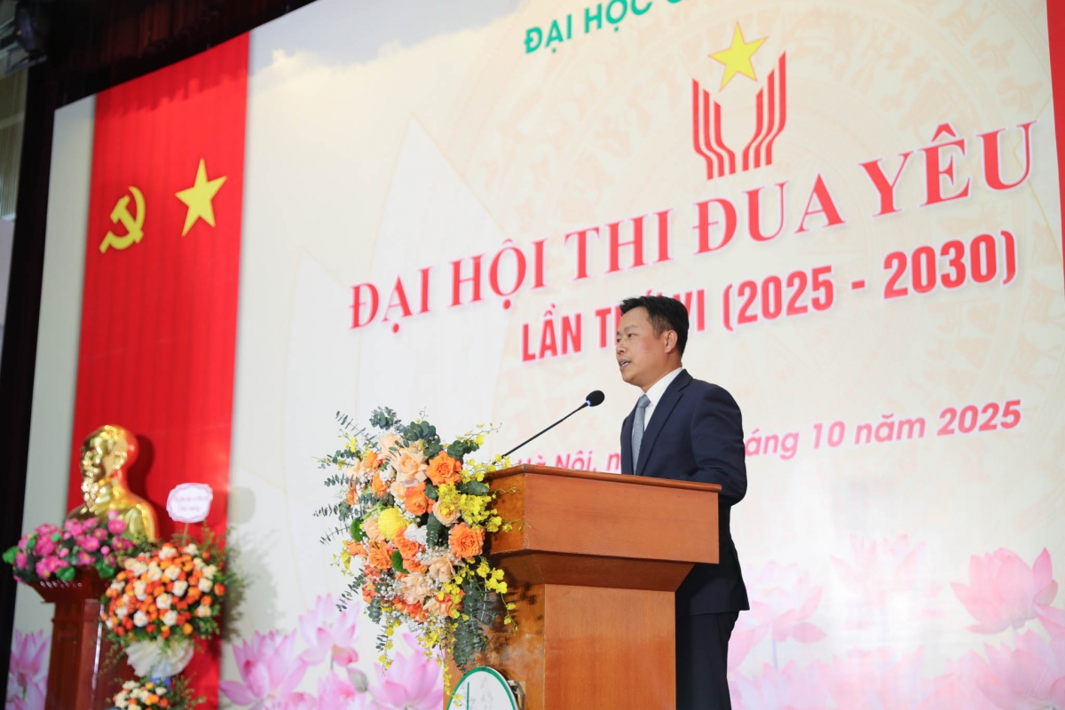GS.TS Lê Quân, Thứ trưởng Bộ GD-ĐT phát biểu tại Đại hội (Ảnh: VNU)