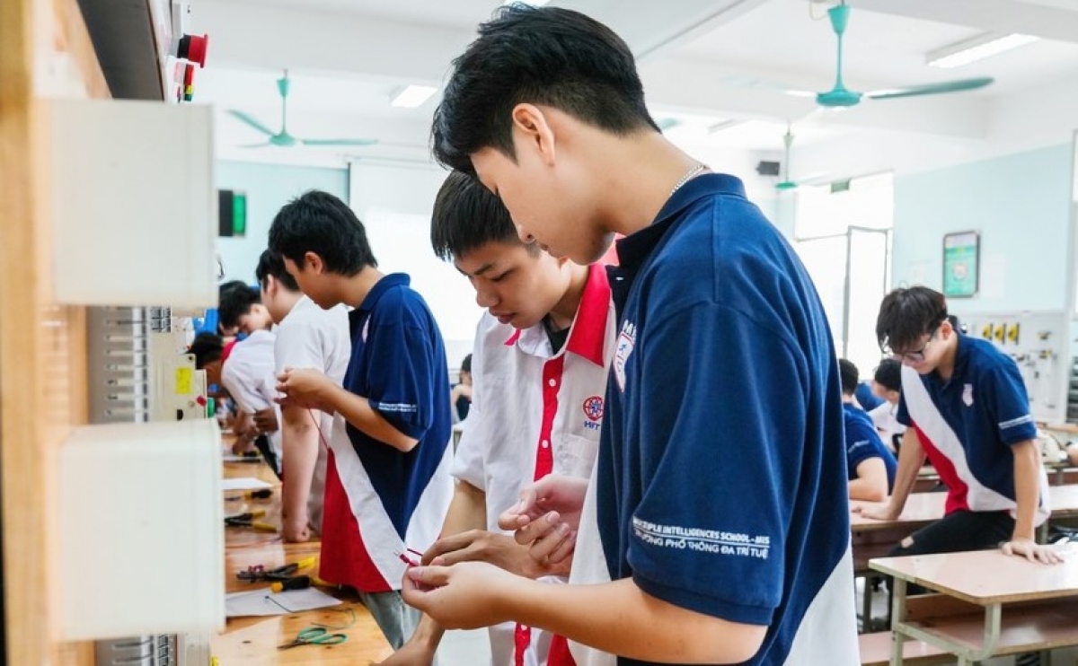 Học sinh THCS trải nghiệm nghề nghiệp (Ảnh: Cao đẳng Công nghệ cao Hà Nội)