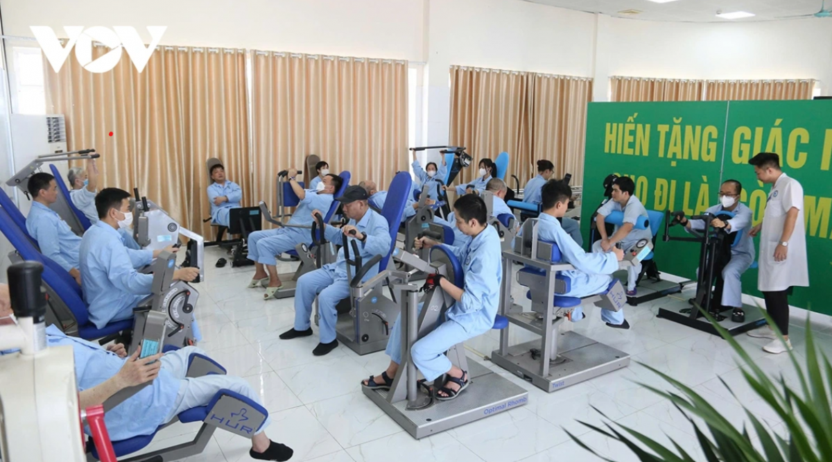 Tỉnh Quảng Ninh dành ngân sách đầu tư các thiết bị hiện đại trong điều trị chuyên sâu và phục hồi chức năng cho các bệnh viện, đảm bảo người cao tuổi được chăm sóc đồng đều ở các tuyến