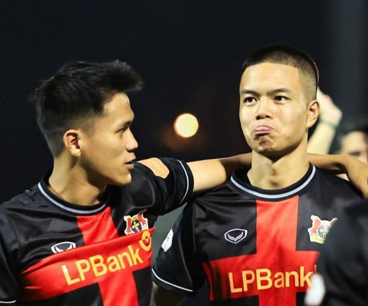 Thành Trung có kiến tạo ở lần đầu đá chính (Ảnh: Ninh Bình FC)