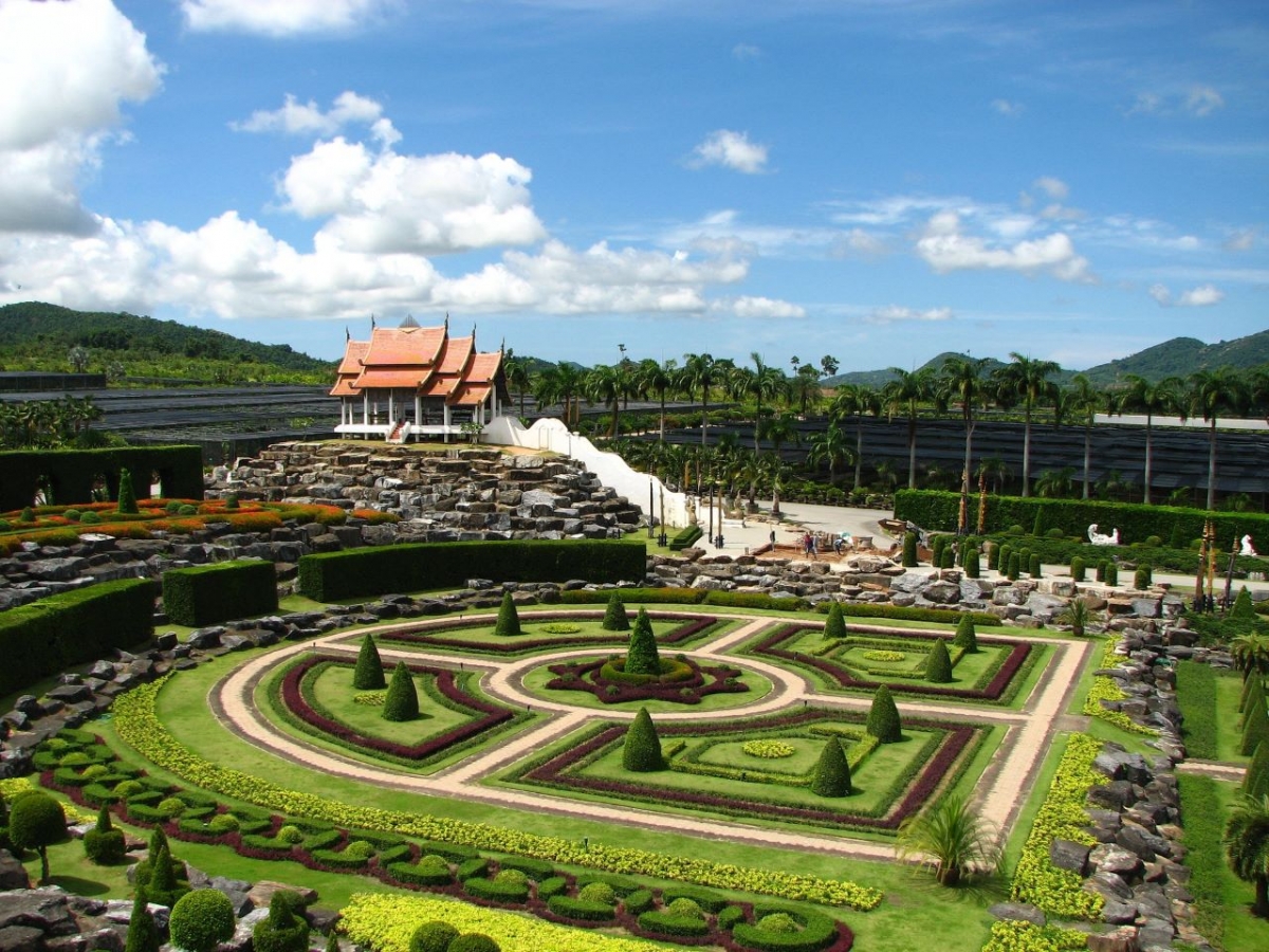 Khu vườn nhiệt đới Nong Nooch Tropical Garden. Ảnh: Traveloka