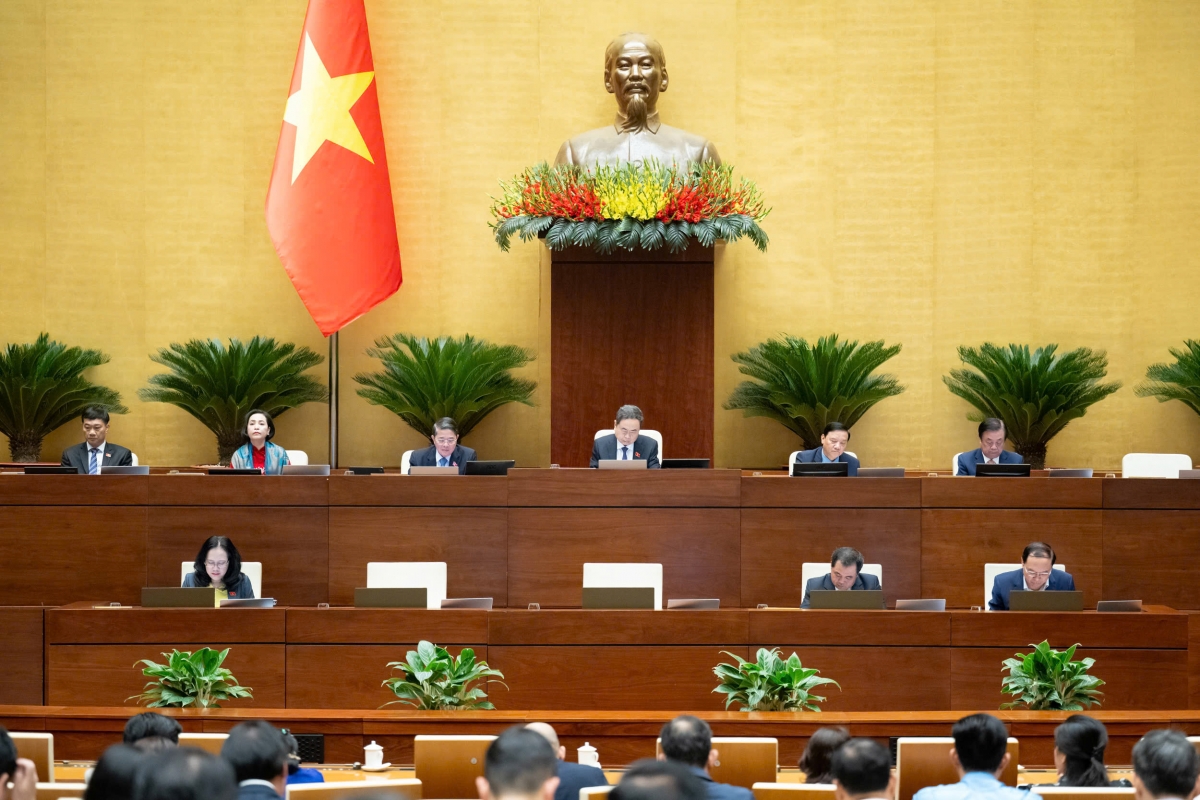Lãnh đạo Quốc hội và các đại biểu Quốc hội tham dự phiên họp sáng 28/10