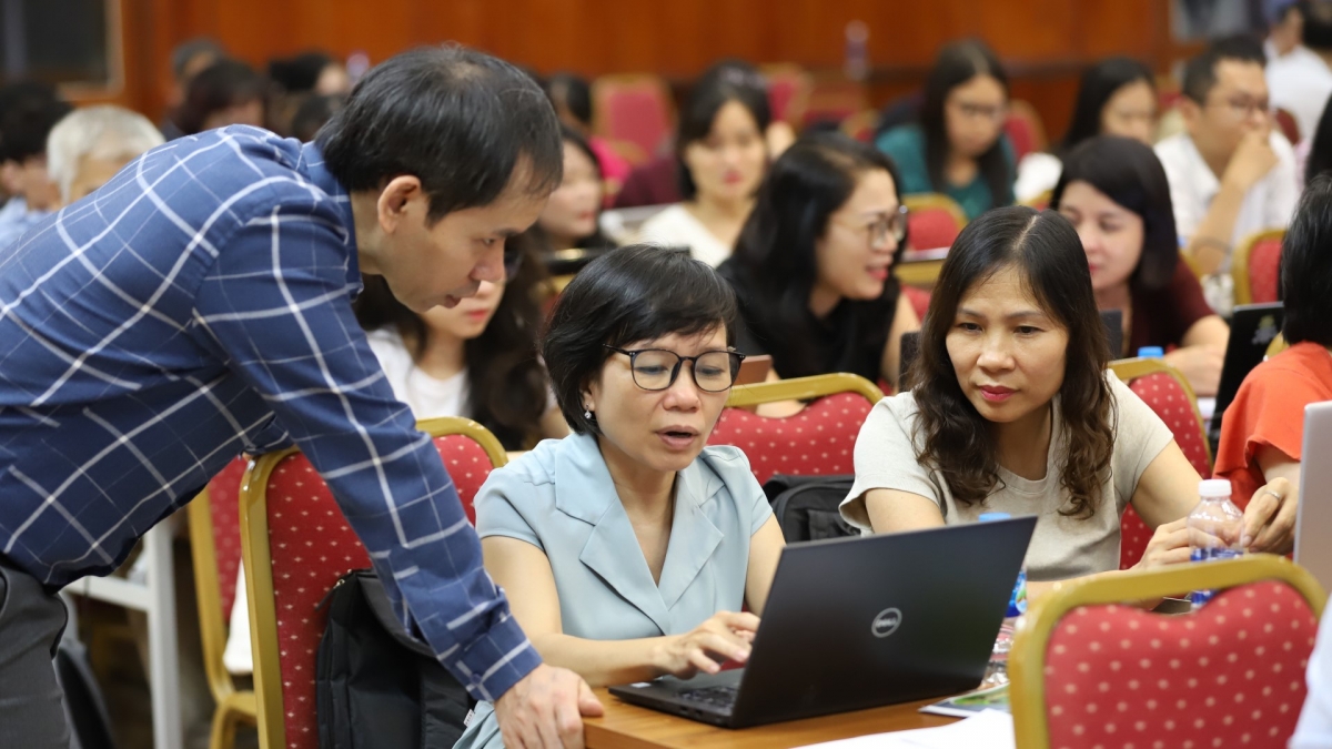Khóa tập huấn này là dịp để các chuyên gia và người trong ngành cùng nhau chia sẻ về công cụ, kỹ năng và chiến lược ứng dụng AI. Ảnh: BTC