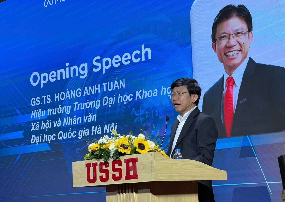 GS.TS Hoàng Anh Tuấn, Hiệu trưởng trường Đại học Khoa học Xã hội và Nhân văn (ĐHQG Hà Nội) phát biểu đề dẫn hội thảo (Ảnh: Hoàng Hiền)