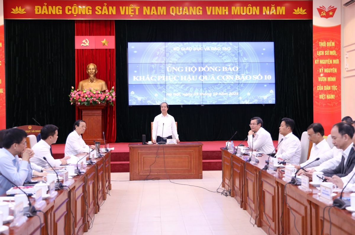 Bộ GD-ĐT, Công đoàn Giáo dục Việt Nam tổ chức lễ phát động ngành Giáo dục ủng hộ đồng bào bị thiệt hại do cơn bão số 10 gây ra. (Ảnh: MOET)