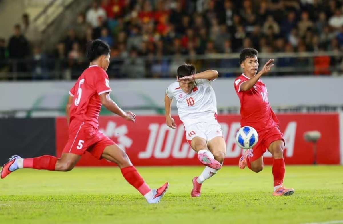 Tuấn Hải tỏa sáng và ghi dấu ấn trong cả 2 bàn thắng của tuyển Việt Nam, sau khi được tung vào sân ở đầu hiệp 2. Ảnh Hải Hoàng