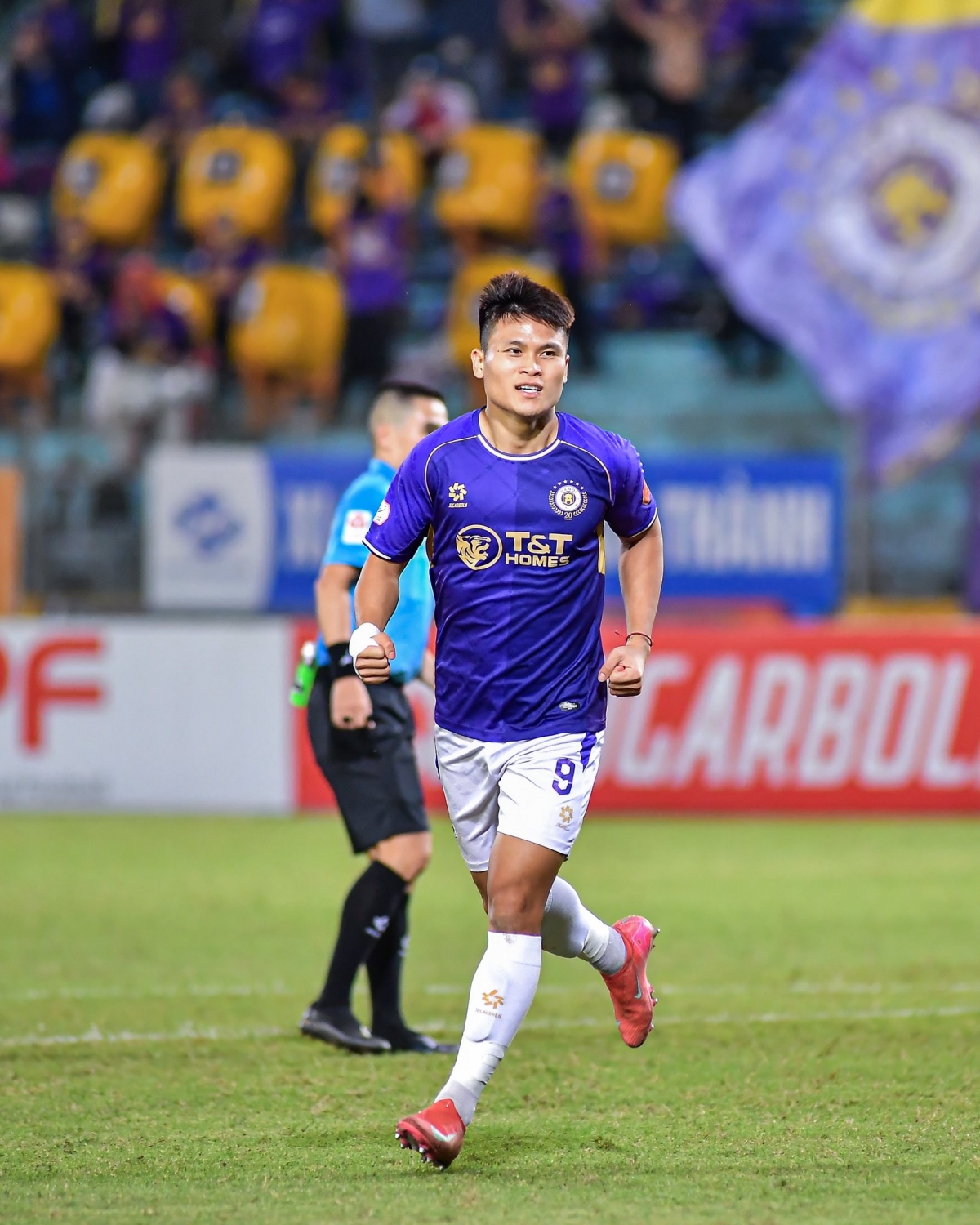 Tuấn Hải ấn định chiến thắng 4-0 cho Hà Nội FC (Ảnh: Hanoi Football Club)