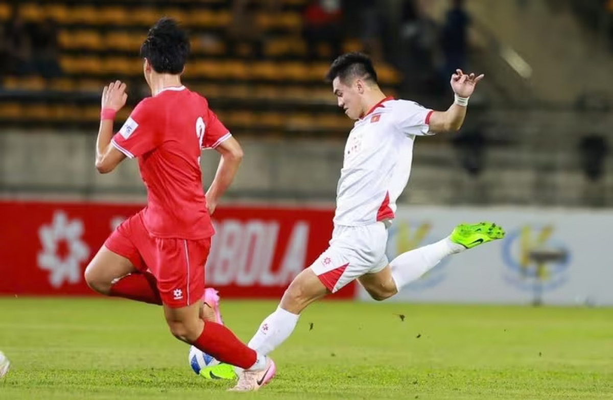 Tuyển Việt Nam phung phí nhiều cơ hội trong hiệp 1 từ những pha dứt điểm vội vàng, thiếu chuẩn xác. Ảnh Hải Hoàng.