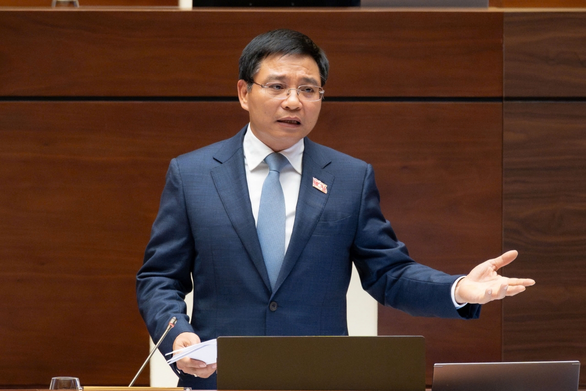 Bộ trưởng Bộ Tài chính Nguyễn Văn Thắng giải trình tại Quốc hội
(Ảnh Quốc hội)