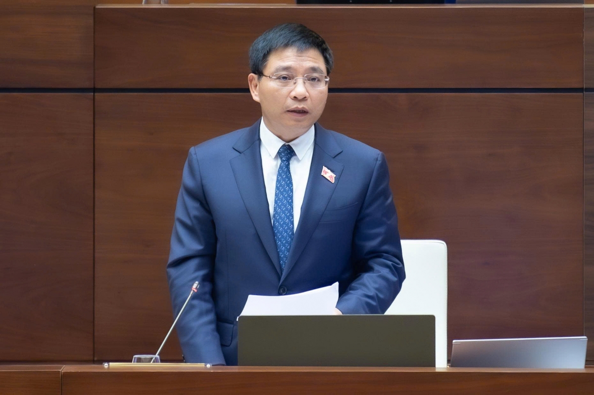 Bộ trưởng Bộ Tài chính Nguyễn Văn Thắng tiếp thu, giải trình các ý kiến của ĐBQH (Ảnh: Quốc hội)