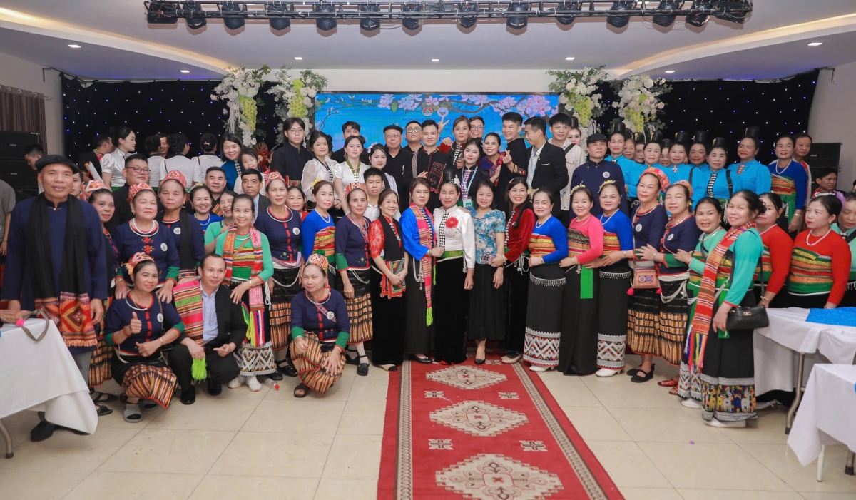 Đại biểu chụp ảnh lưu niệm tại chương trình