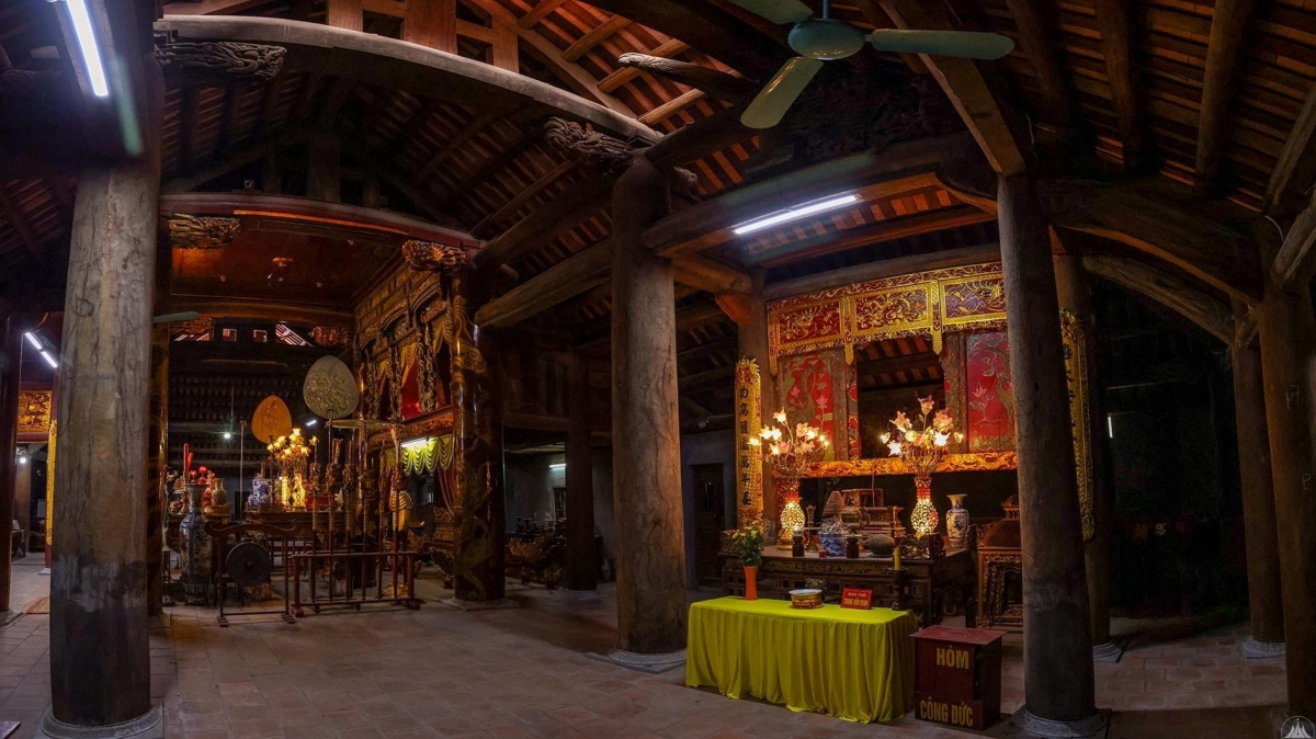 Trung đường đình Ngọc Canh, nơi thờ Lục vị Thành Hoàng là những vị nhân thần triều Ngô Vương. Ảnh: vanhoavaphattrien.vn