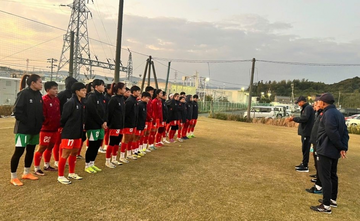 Đội tuyển nữ làm quen với thời tiết trước khi bước vào 3 trận cọ xát (Ảnh: VFF)