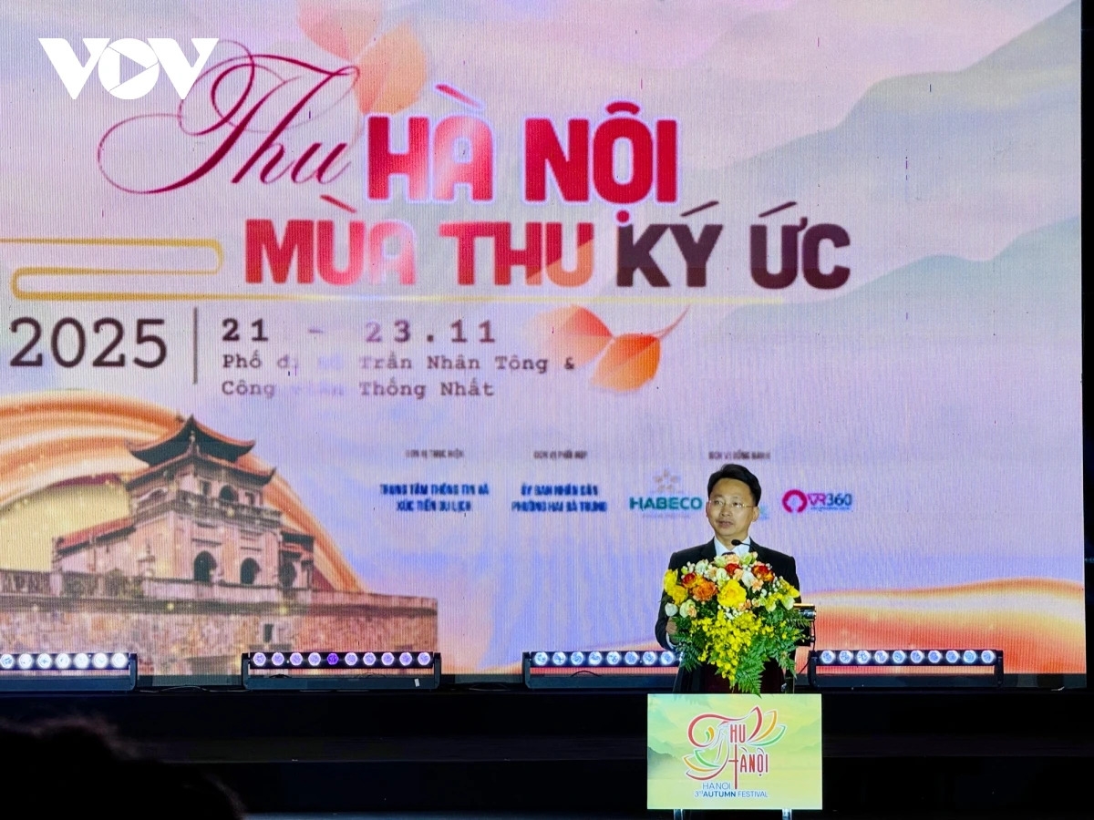 Ông Trần Trung Hiếu - Phó Giám đốc Sở Du lịch Hà Nội phát biểu tại lễ khai mạc Festival Thu Hà Nội năm 2025