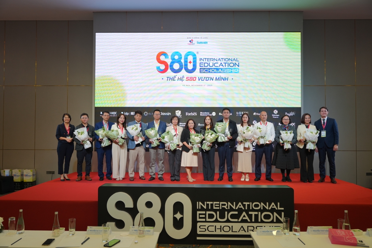 Đại diện các đơn vị đồng hành cùng chương trình "S80 International Education Scholarship"
Ảnh: BTC 