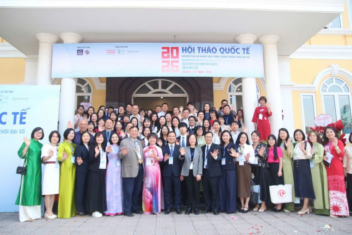 Hội thảo quốc tế “Nghiên cứu và giảng dạy tiếng Trung trong thời đại số”, hoạt động mở màn cho chuỗi sự kiện kỉ niệm 70 năm thành lập khoa Ngôn ngữ và Văn hóa Trung Quốc