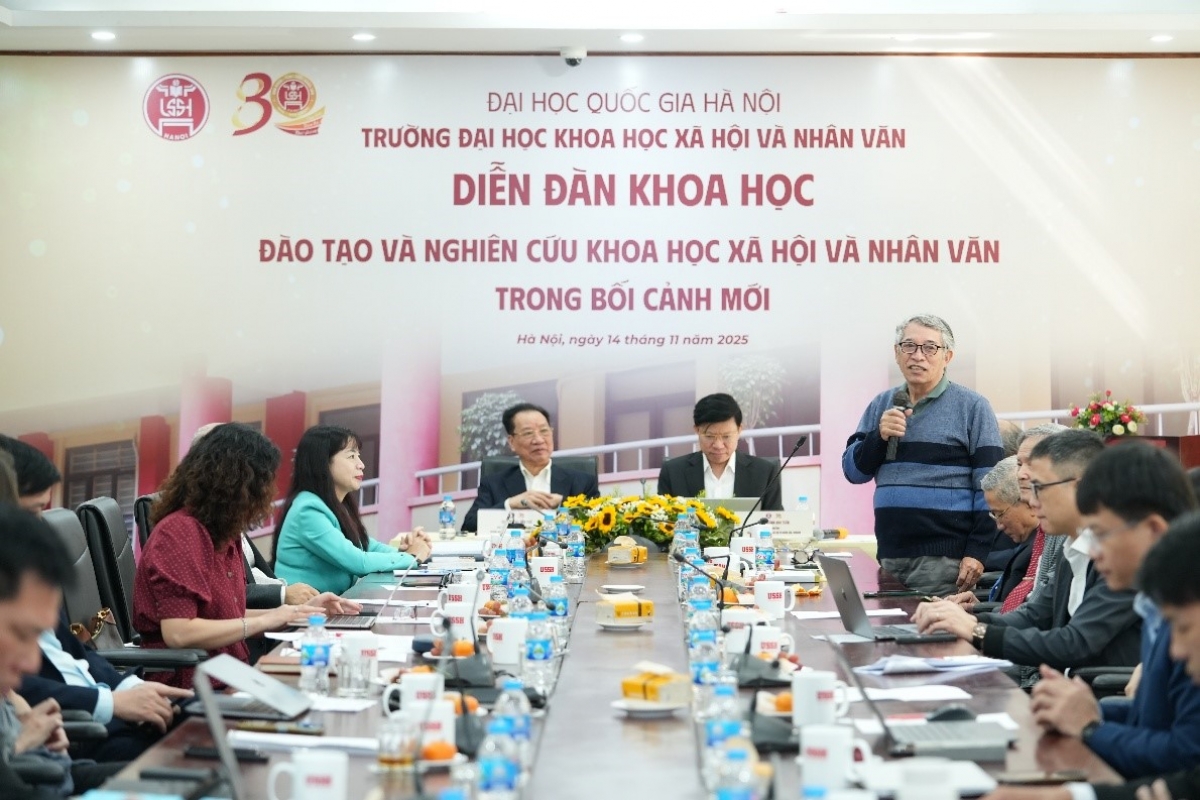 PGS.TS Phạm Quang Long - nguyên Hiệu trưởng Trường ĐH KHXH&amp;NV phát biểu (Ảnh: BTC)