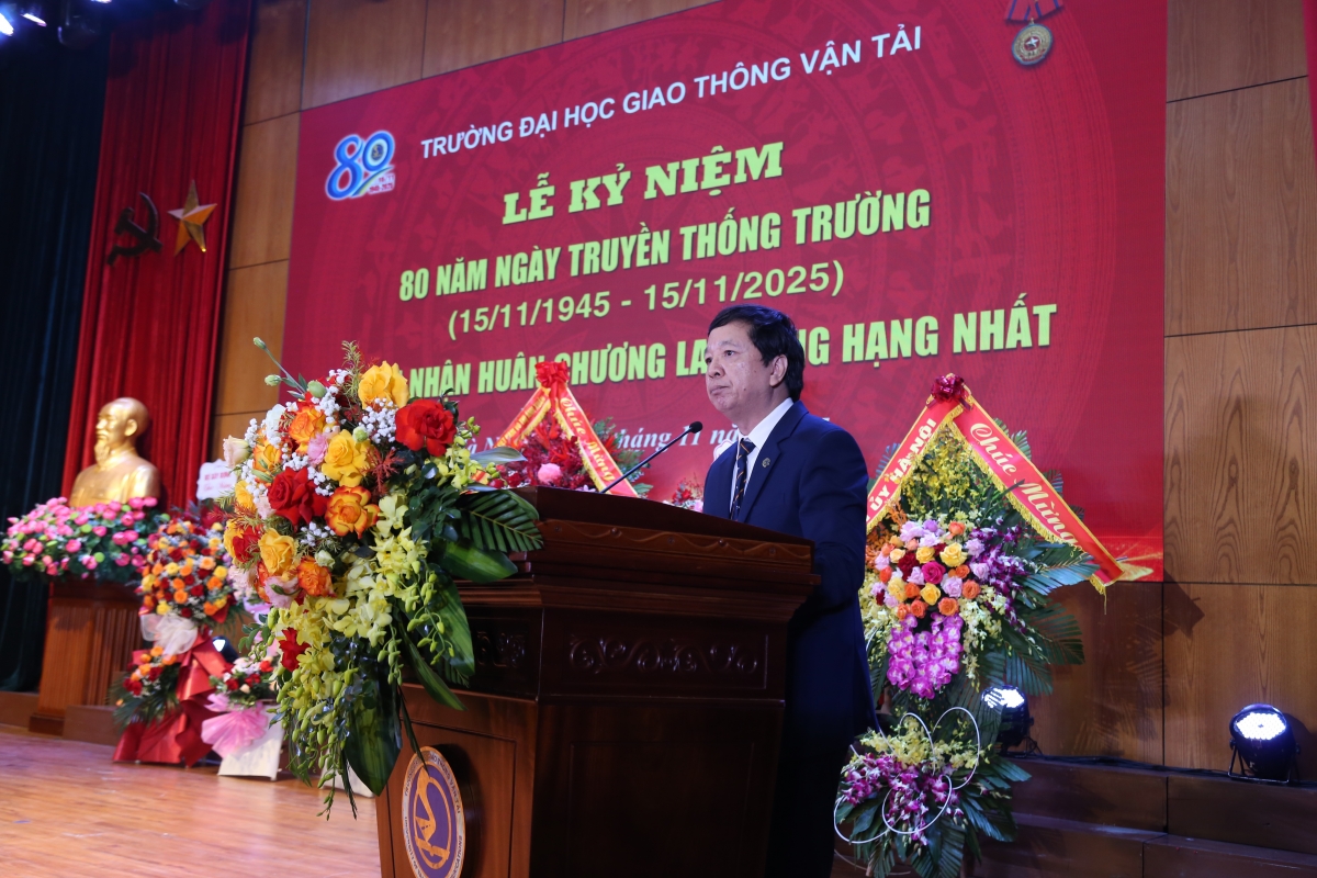 PGS.TS Nguyễn Văn Hùng, Hiệu trưởng Trường Đại học Giao thông vận tải (Ảnh: UTC)