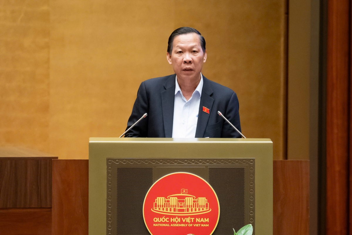 Chủ nhiệm Ủy ban Kinh tế và Tài chính Phan Văn Mãi trình bày Báo cáo thẩm tra về dự thảo Nghị quyết của Quốc hội quy định một số cơ chế, chính sách tháo gỡ khó khăn, vướng mắc trong tổ chức thi hành Luật Đất đai.