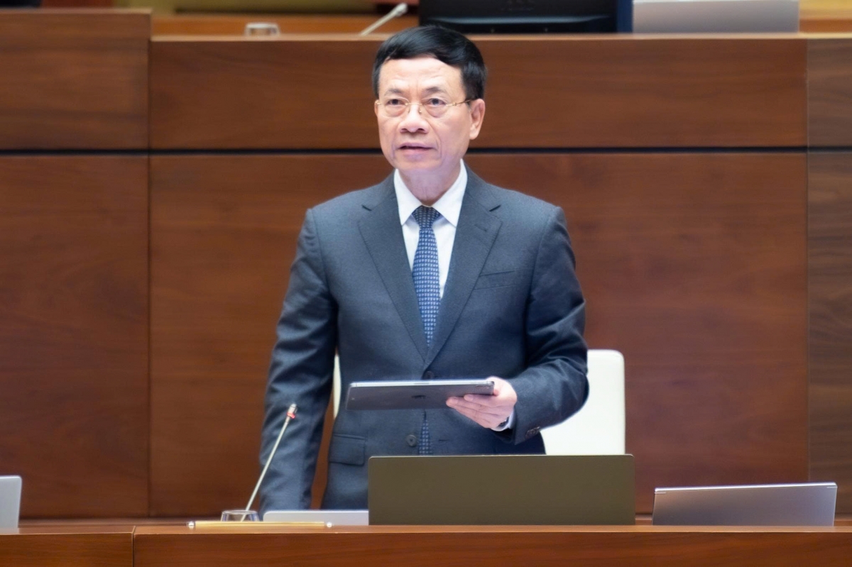 Bộ trưởng Bộ Khoa học và Công nghệ Nguyễn Mạnh Hùng giải trình trước Quốc hội. Ảnh Quochoi.vn