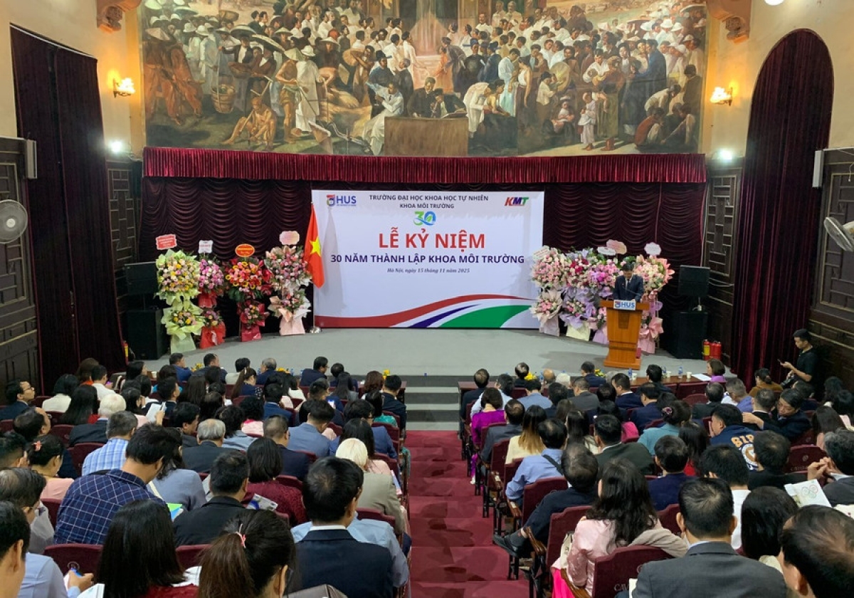 Các đại biểu dự Lễ kỷ niệm 30 năm đào tạo nguồn nhân lực môi trường. (Ảnh: BTC)