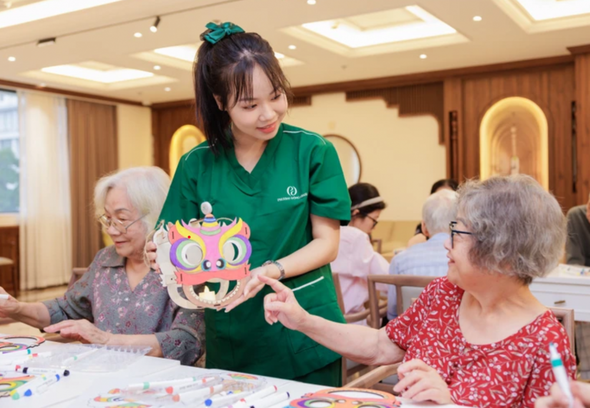 Các hoạt động câu lạc bộ bổ ích mang đến sự gắn kết và niềm vui tuổi già
(Ảnh: Vtcnews.vn)