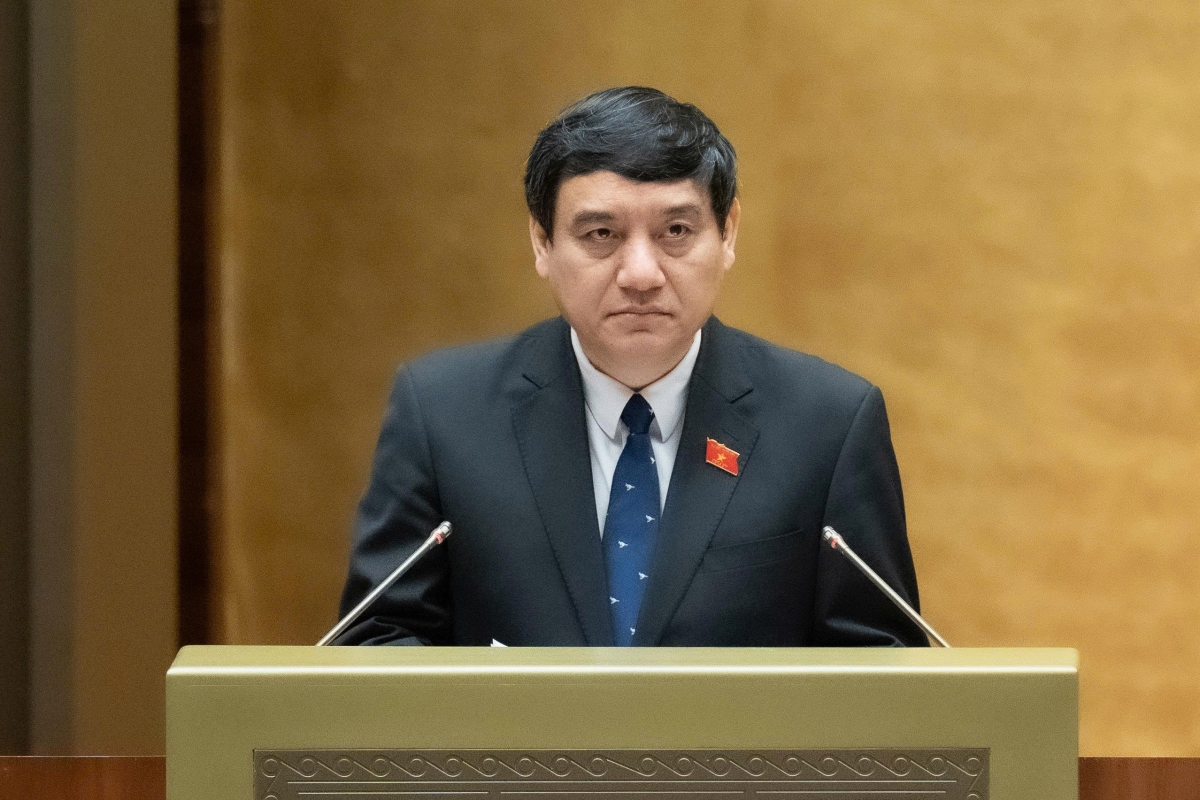 Chủ nhiệm Ủy ban Văn hóa và Xã hội Nguyễn Đắc Vinh trình bày báo cáo thẩm tra. Ảnh; Quochoi.vn