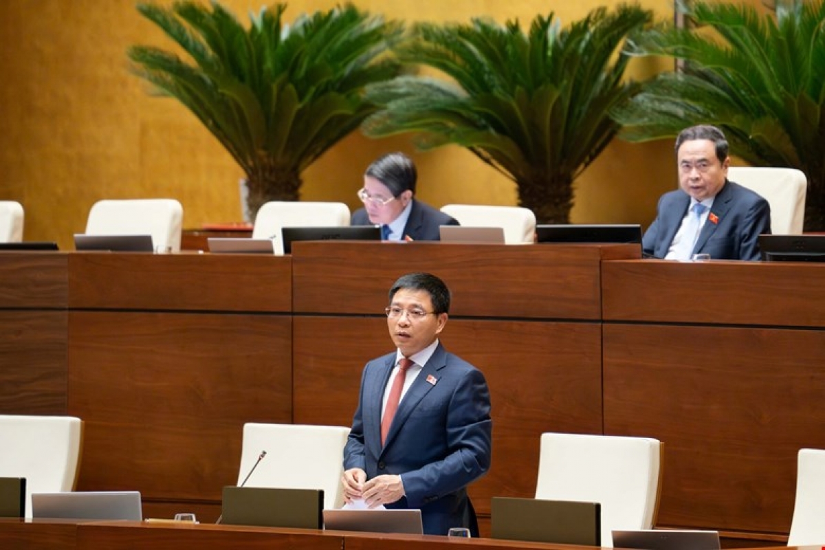 Bộ trưởng Bộ Tài chính Nguyễn Văn Thắng giải trình ý kiến đại biểu nêu. Ảnh: Quochoi.vn