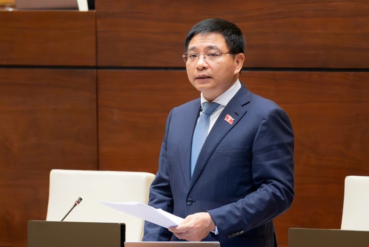 Bộ trưởng Bộ Tài chính Nguyễn Văn Thắng giải trình ý kiến đại biểu nêu. Ảnh: quochoi.vn