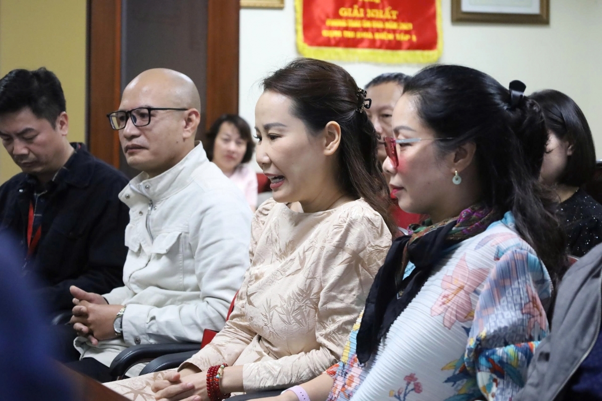 Nhạc sĩ Giáng Son (thứ hai từ phải sang) – Hội Nhạc sĩ Việt Nam, Ủy viên Hội đồng Giám khảo Ca khúc. Ảnh: VOV3