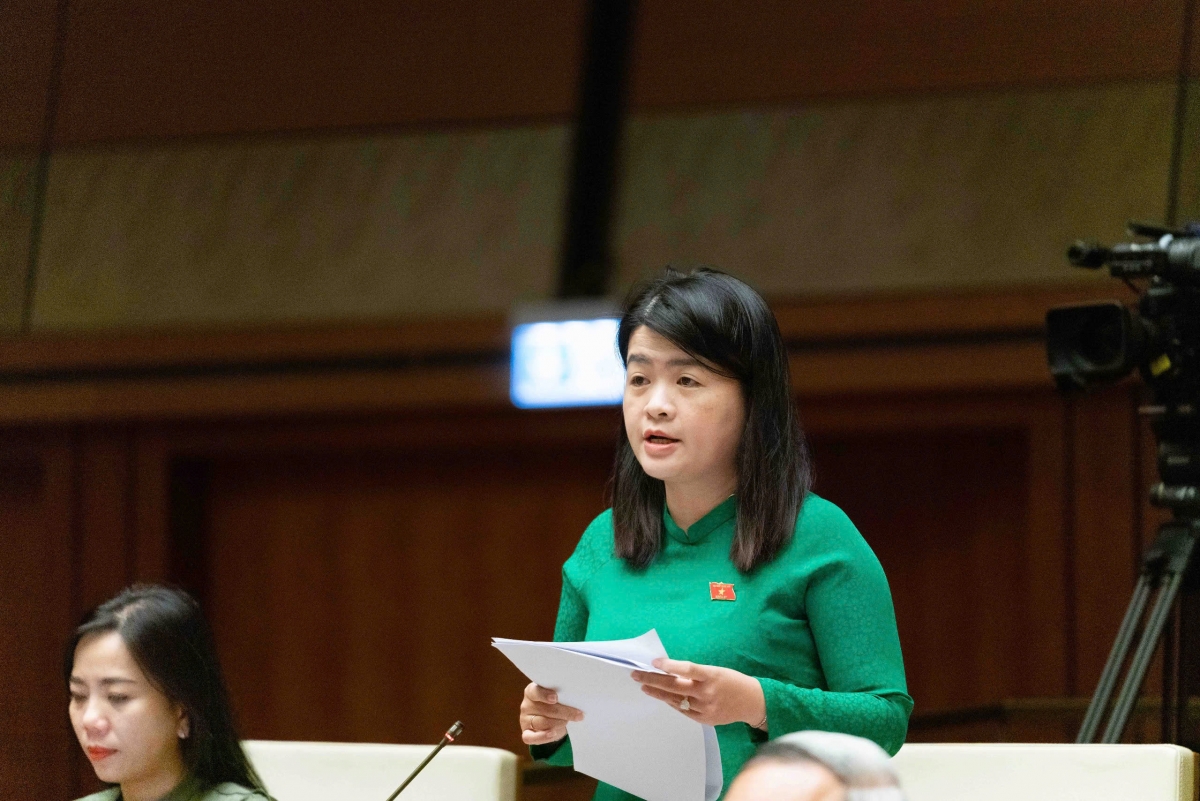 Đại biểu Phạm Thị Minh Huệ (Đoàn ĐBQH Cần Thơ) phát biểu tại hội trường. (Ảnh: Quốc hội)