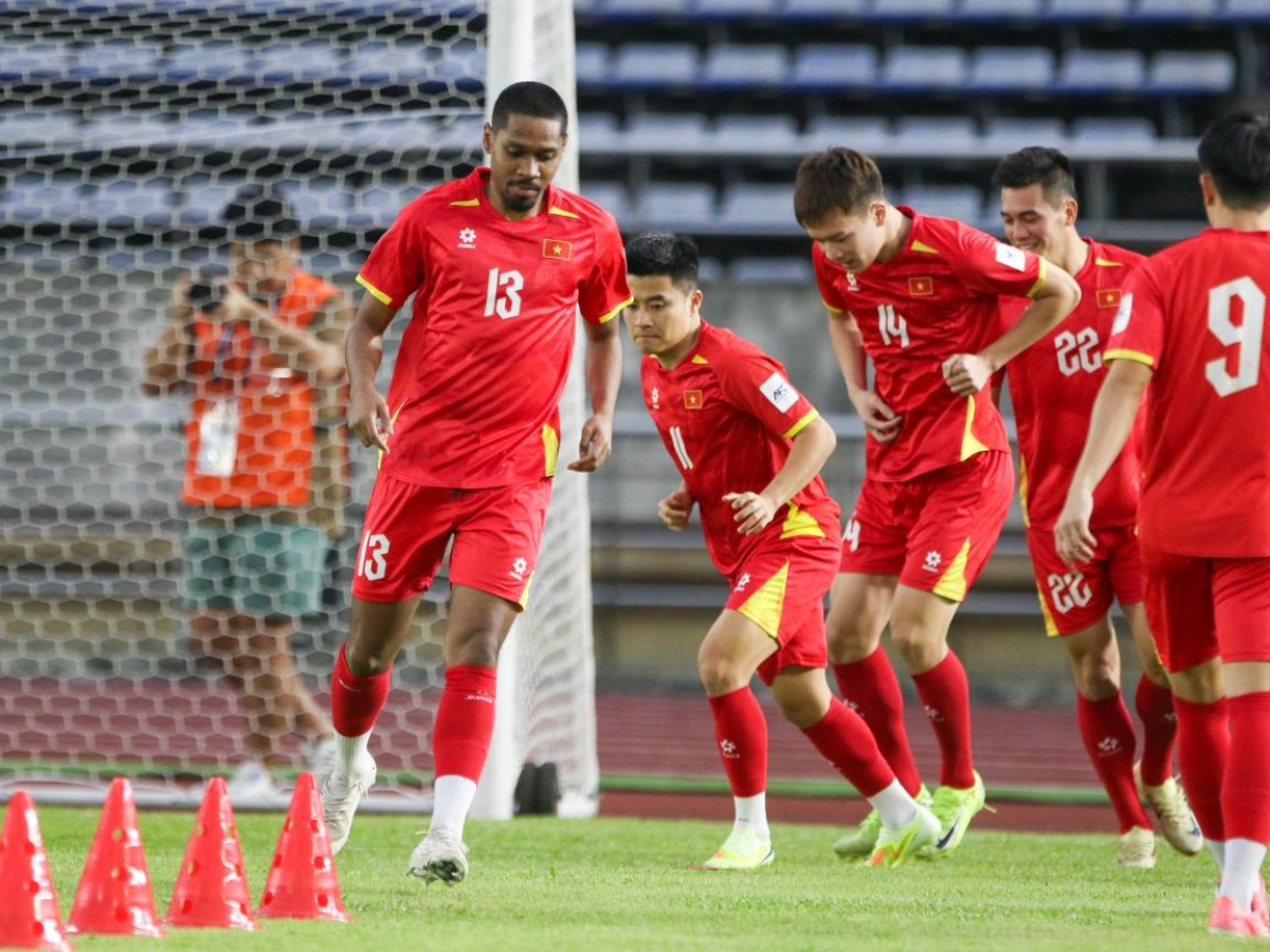  Quang Vinh và các đồng đội quyết tâm ghi thật nhiều bàn thắng (Ảnh: VFF)