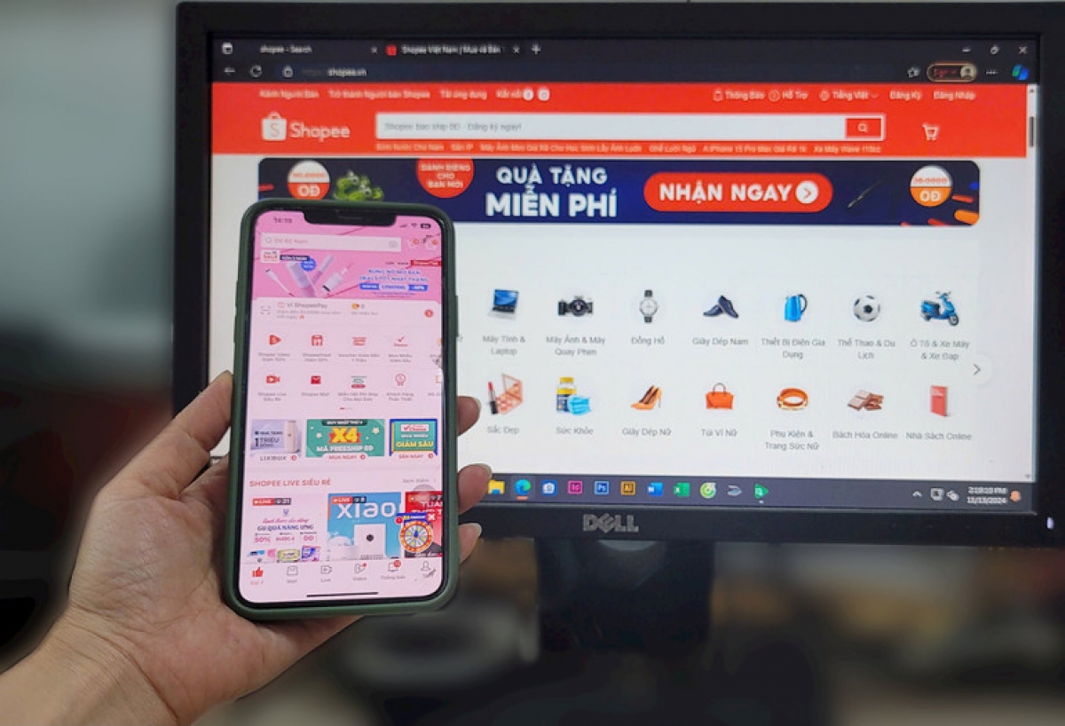 Thương mại điện tử ngày càng phát triển mạnh nhờ sự tiện lợi. (Ảnh: Thùy Dương)