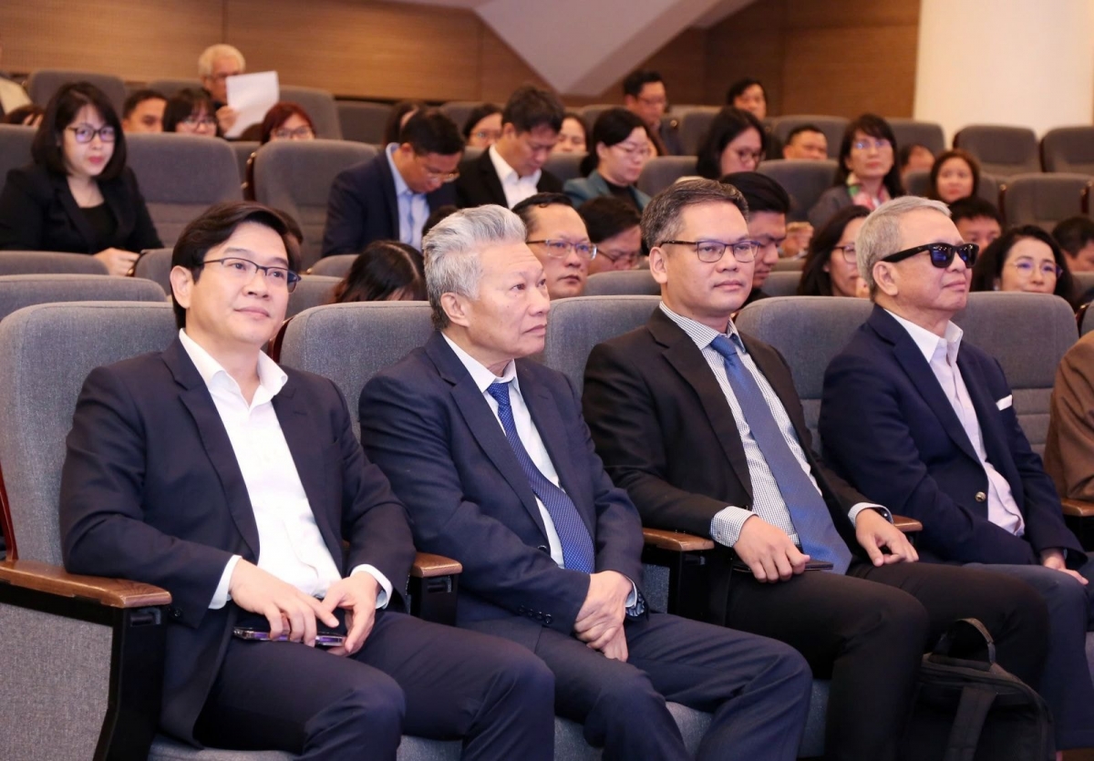 Đại diện các Vụ, Cục (Bộ GDDT) tham dự sự kiện (Ảnh: VIASM)