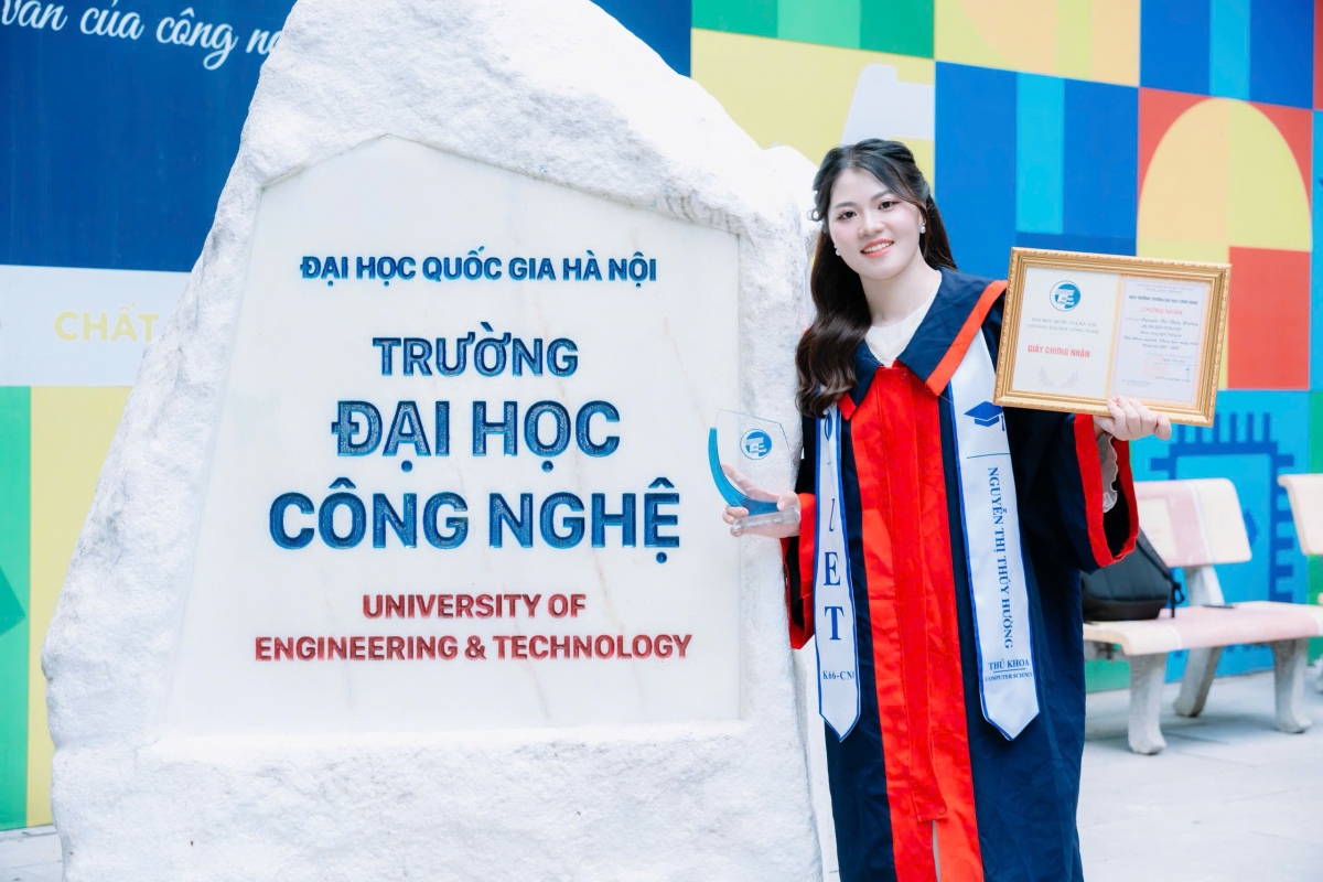 Sinh viên Nguyễn Thị Thúy Hường - Thủ khoa Trường Đại học Công nghệ, Đại học Quốc gia Hà Nội (Ảnh: NVCC)
