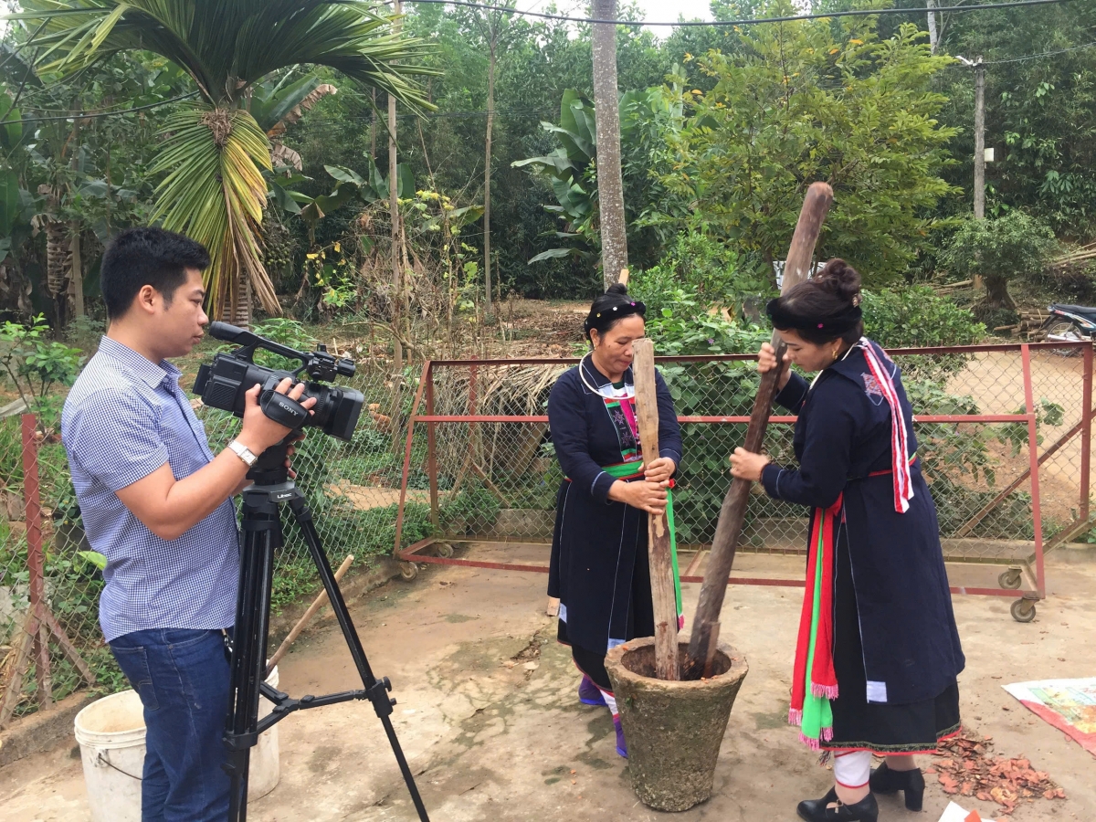 Nhiều tập tục sinh hoạt vẫn được bà con các dân tộc gìn giữ